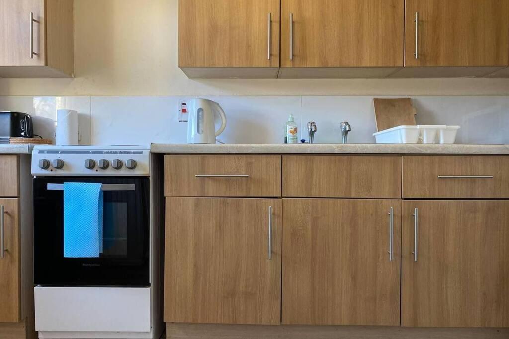 Апартаменти Conveniently Situated 1Bed Apt In Stretford Манчестер Екстер'єр фото