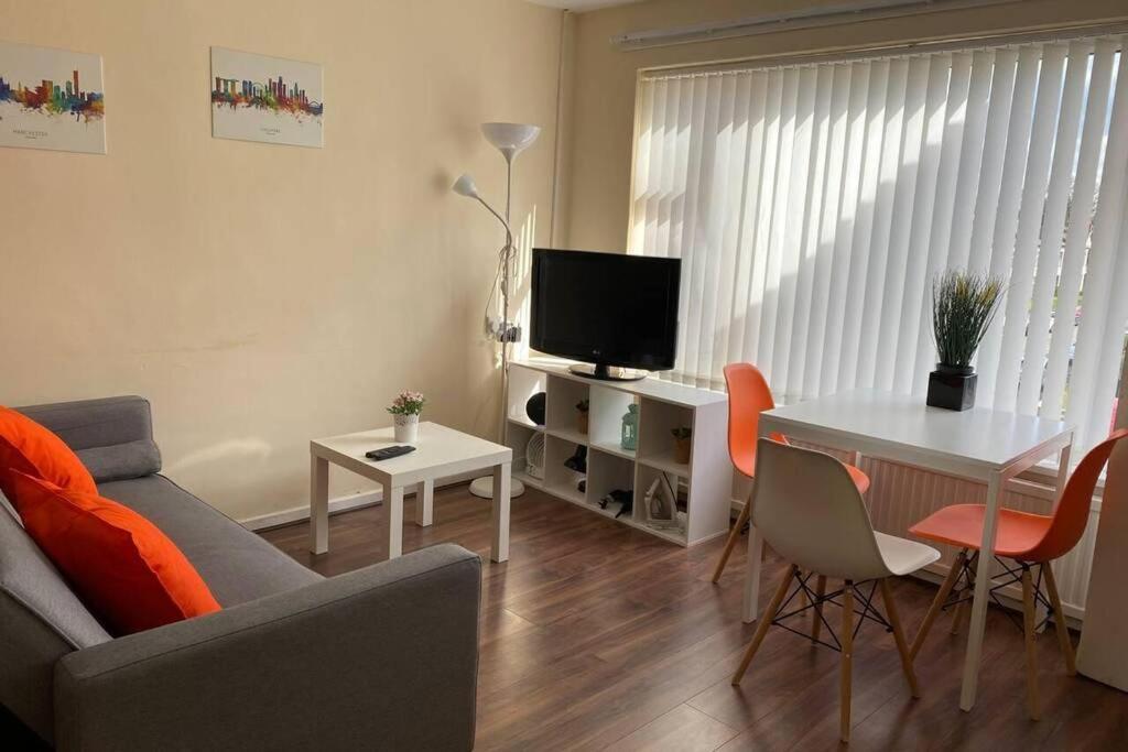 Апартаменти Conveniently Situated 1Bed Apt In Stretford Манчестер Екстер'єр фото