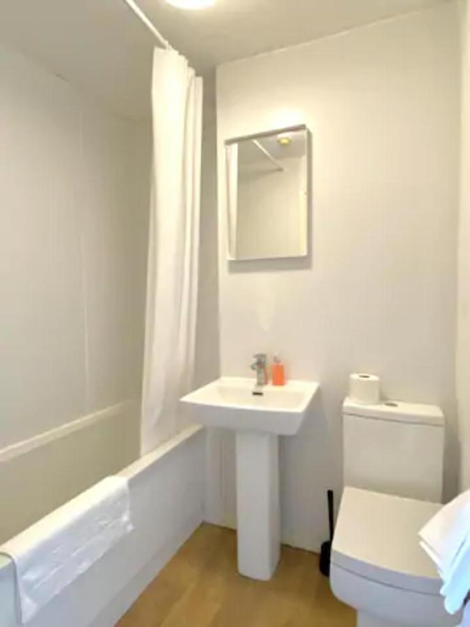 Апартаменти Conveniently Situated 1Bed Apt In Stretford Манчестер Екстер'єр фото