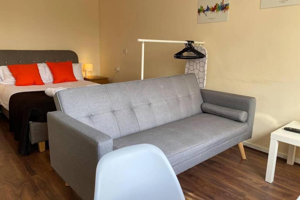 Апартаменти Conveniently Situated 1Bed Apt In Stretford Манчестер Екстер'єр фото